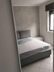 Camera da letto matrimoniale moderna con letto contenitore Salerno