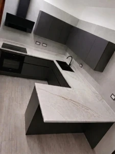 Cucine con penisola e piano in ceramica Salerno